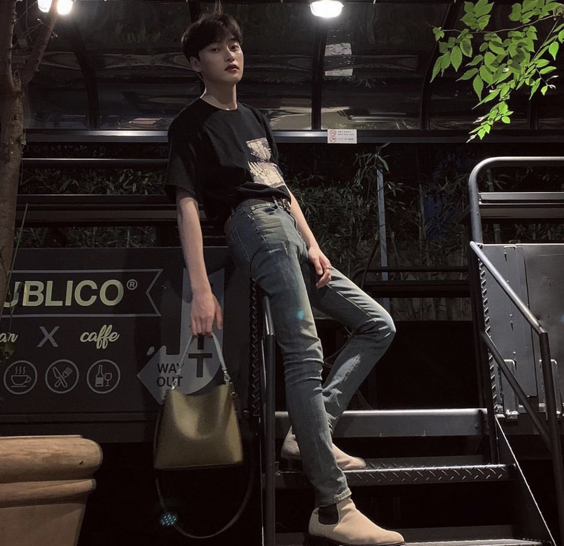 TRCNGstans's tweet photo. [IG] 160620

Minha bolsa favorita hoje em dia😚
É bonito
uma bolsa única⚡️
#findkapoor #fkr #fkrmonogram #accordionbag #basiccamera

@yts000917 

#TAESEON #태선 https://t.co/Z6rnL7GROM