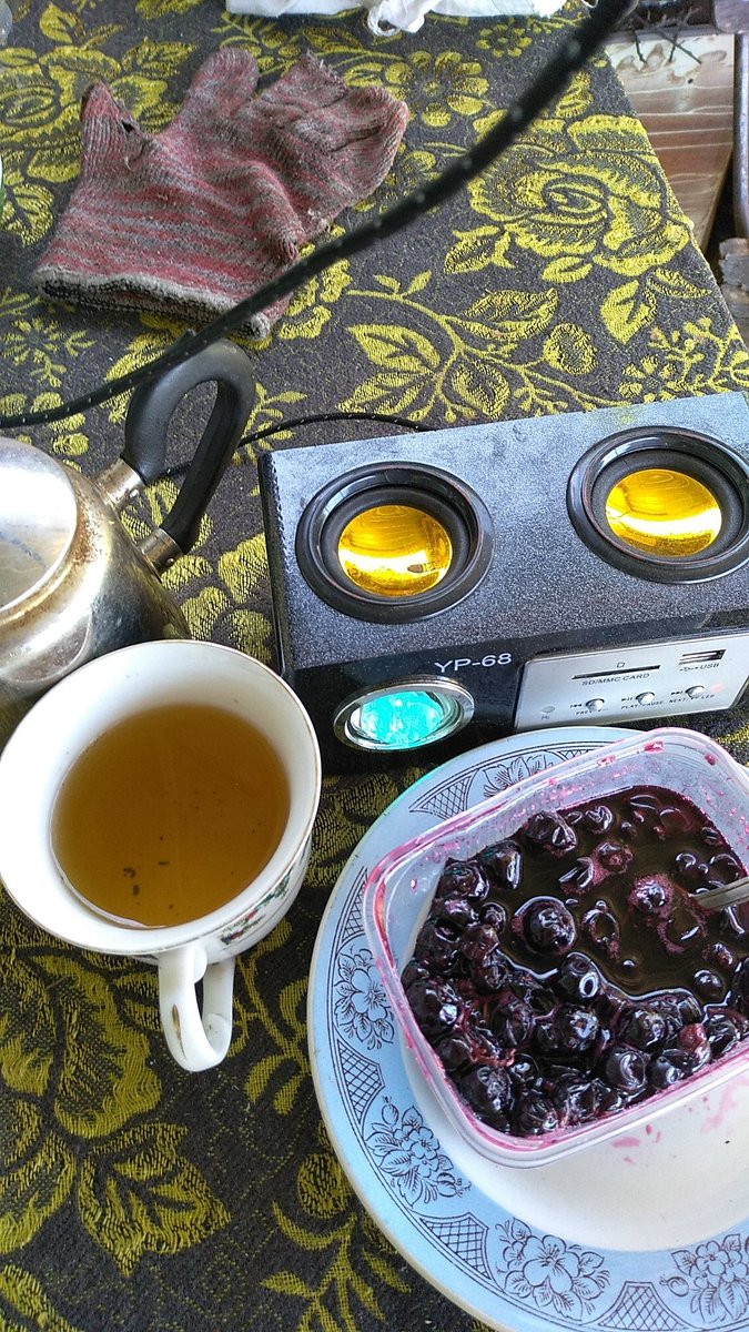 fantikooki's tweet photo. Чай с травами, смородина с сахаром и песня Джина Epiphany которая стала моим поворотным моментом в моём отношении к себе.
Спасибо #JIN
Спасибо @BTS_twt вы стали моей поддержкой!Влюбилась и люблю и буду любить до бесконечности 💜💜💜
#OneYearWithBTS https://t.co/OZiFjoAofo