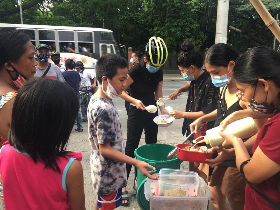 PilipinasSaka's tweet image. 400 women and children served with langkarnitas in Area 17 and Daang Tubo!  

tinyurl.com/KindleWireless

#SocialSolidarity #FreeMassTesting #JunkTerrorBill