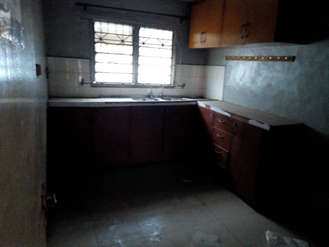 highlevelng's tweet image. Direct Instructions to Sell

Description: A building with 4 Units of 3bedroom Flat
Location: Itesiwaju Street, by Oasis Hotel, before Community Road, Akoka, Yaba, Lagos.
Land Size:  about 600sqm
Price: N45M

Contact: 08023406063 (WhatsApp)
Download: highlevel.com.ng/d/currentlisti…