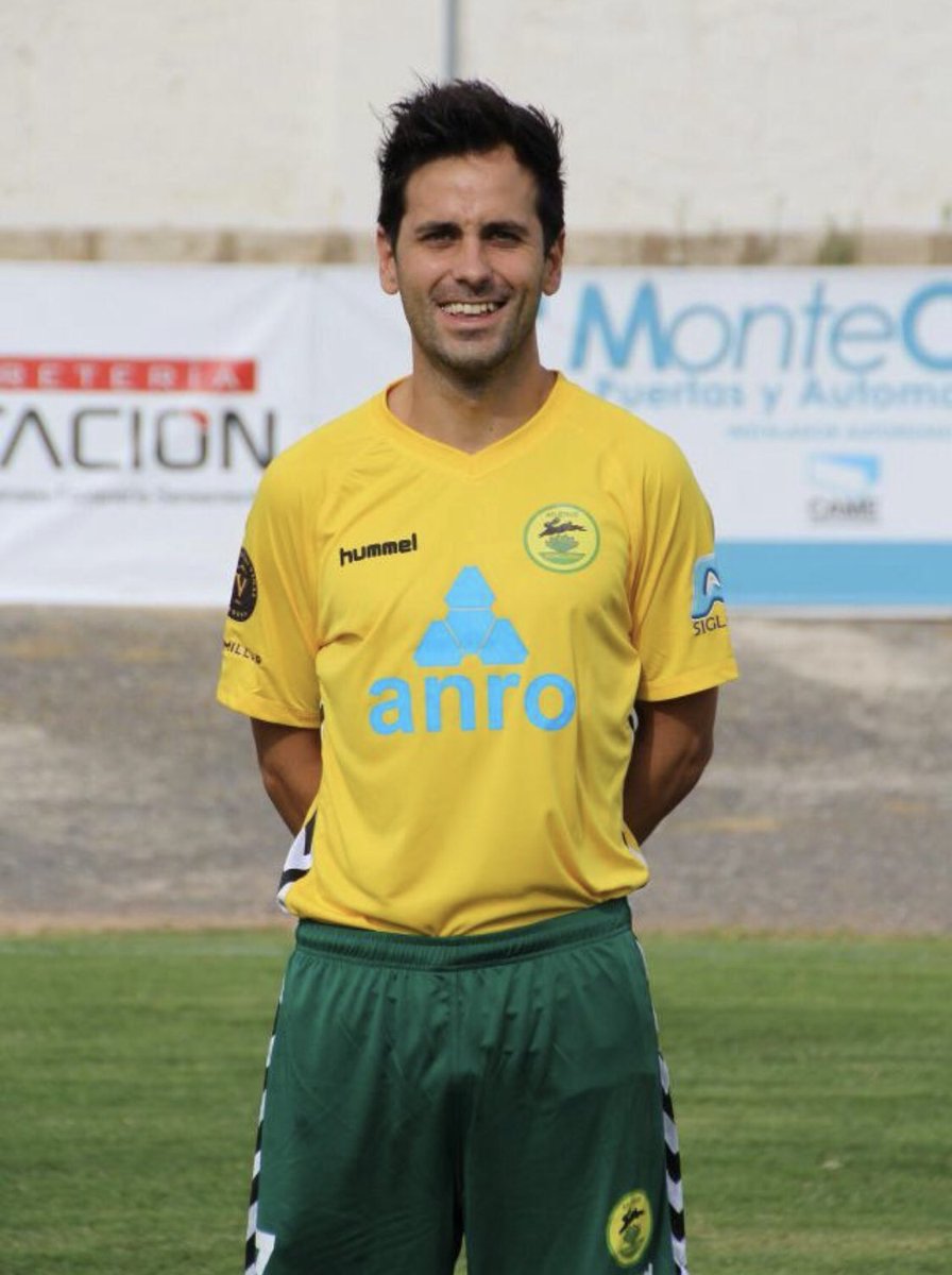 COMUNICADO 
La segunda a renovación de esta semana es nada más y nada menos que ... José María Novillo , estará otro año con nosotros, veteranía , liderazgo , mucha clase y además se le pueden atribuís todas las palabras relacionadas con la elegancia !!! Un auténtico placer !!