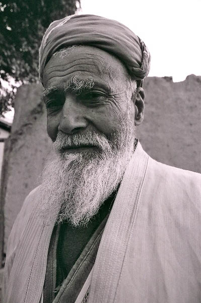 People of  #Tajikistan: Smiling old man.Picture from the website "CentralAsianGypsies".