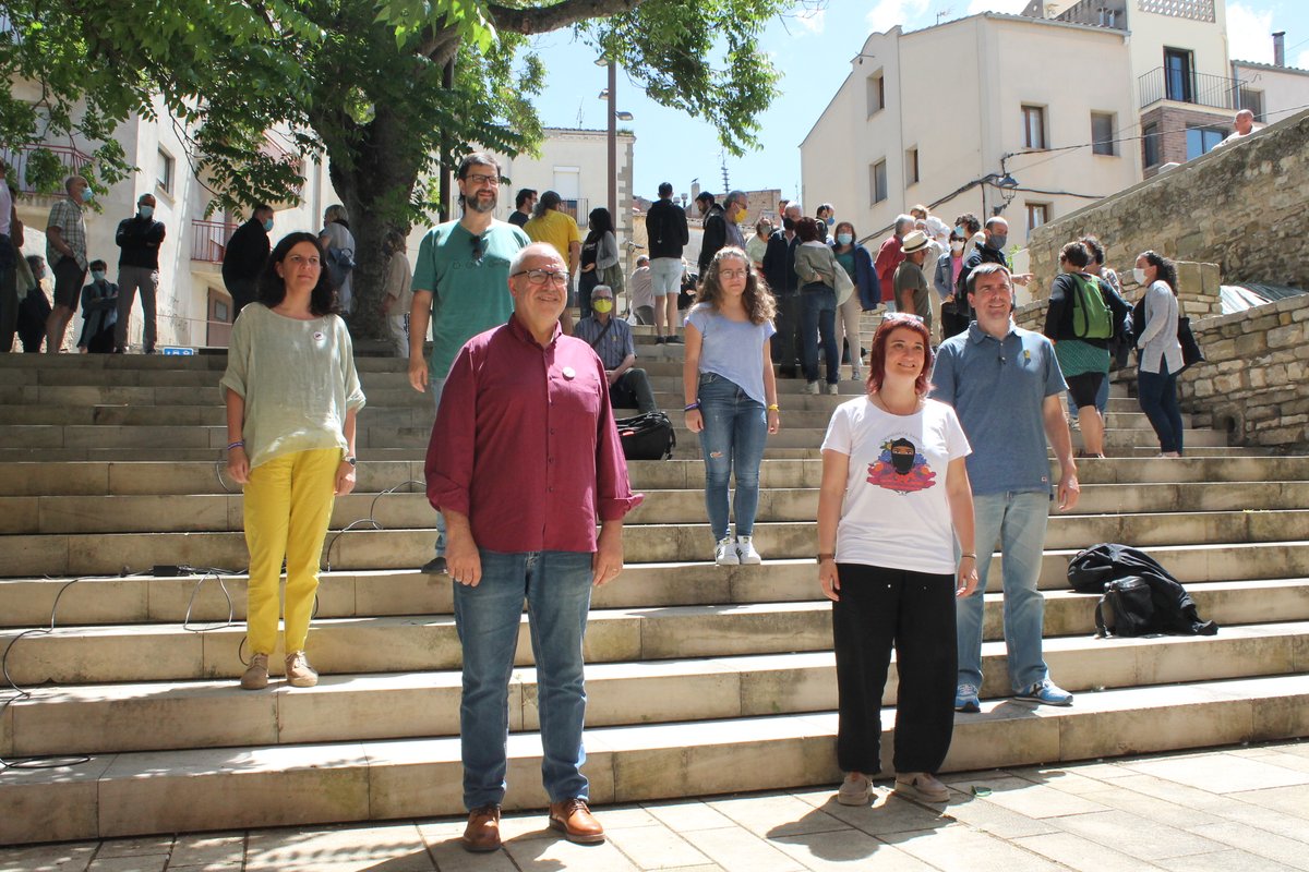 paeriacervera's tweet photo. ☑️El paer en cap, @13jsantacana, ha signat el Decret d’Alcaldia pel qual aprova el nou cartipàs municipal fruit de l'acord ERC-CUP.
👉Estableix 5 àrees de gestió, que inclouen 13 regidories distribuïdes entre els 6 regidors.
ℹ️ https://t.co/RKLf5E6EZf https://t.co/doefAMYR2w