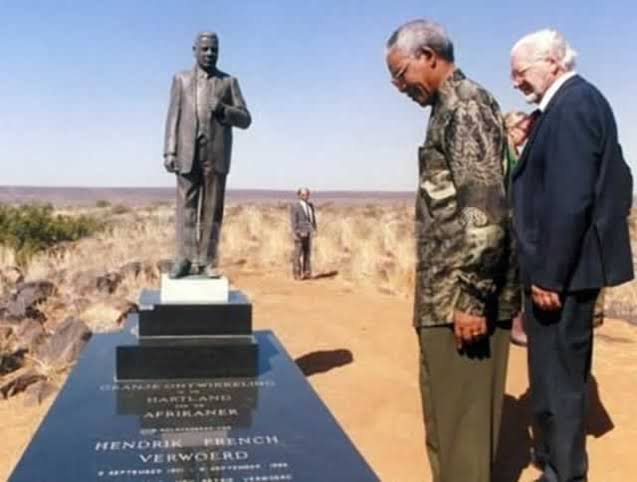 Buhle_Nolls's tweet image. I need someone who can explain to me why did Nelson visit the grave of Hendrik Verwoerd? 🤔 #ANCMustFall