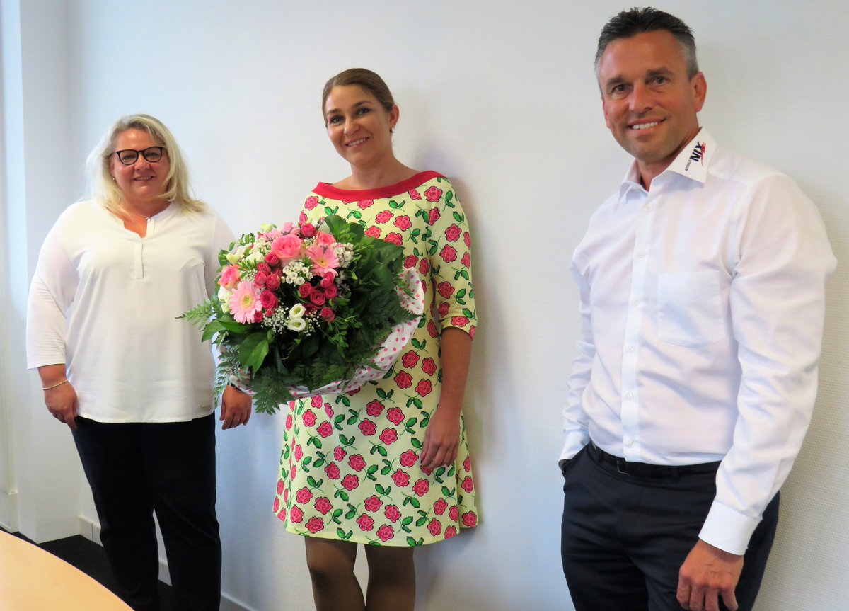 AutohausNIX's tweet photo. Wir gratulieren unserer Silke Weckfort zu 15 Jahren Betriebszugehörigkeit. Wir sind stolz eine so engagierte und ambitionierte Mitarbeiterin in unserem Haus zu haben. Wir freuen uns auf viele weitere Jahre der guten Zusammenarbeit. 💪
#autonix #jubiläum #nixteam #stolzaufeuch https://t.co/qDpTQqwR7K