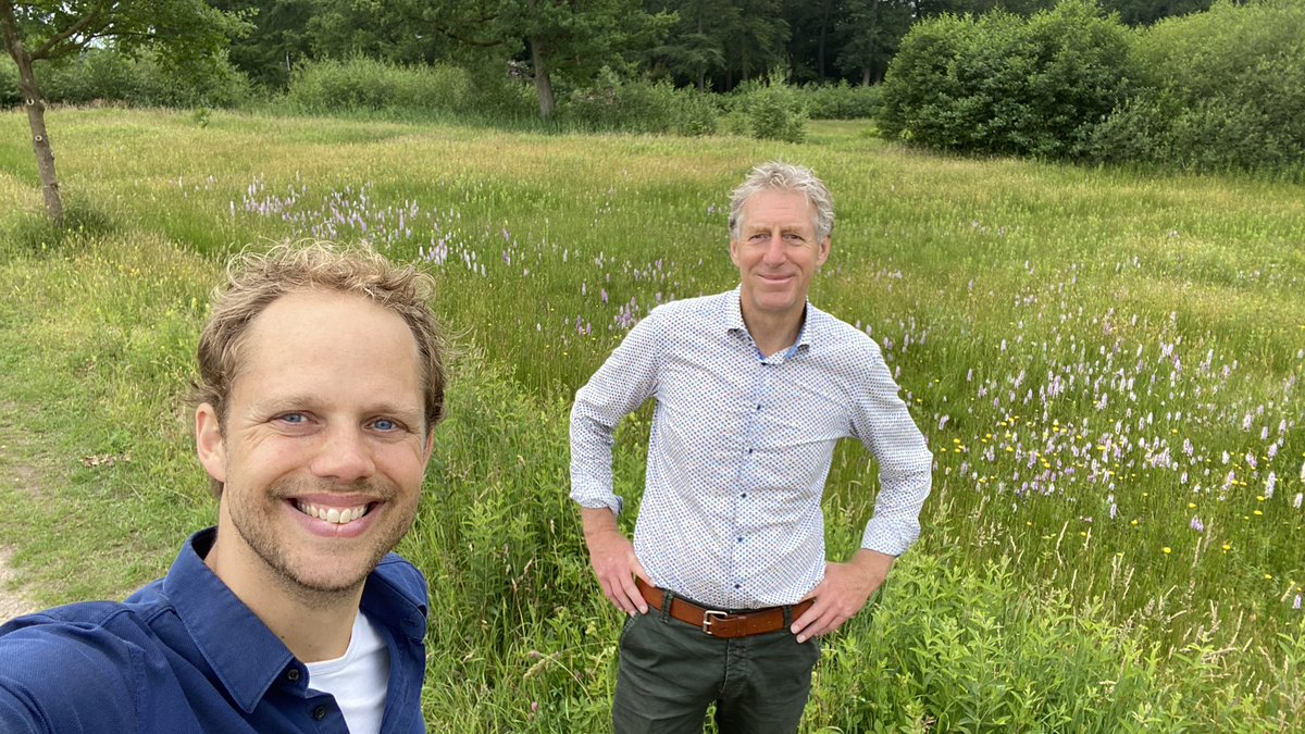 mveldhuis76's tweet photo. Bijzondere ochtend met @FranstMaten gehad. Over #landgoederen #DeBoom #Geerestein #DenTreek gefiets. Bedenker van de #klompenpaden, en hij realiseerde ook 250 #poelen in zijn periode bij @LandschErfgoed #Utrecht. @ValleienVeluwe #erfgoed #natuur https://t.co/MWhDf1OE7O