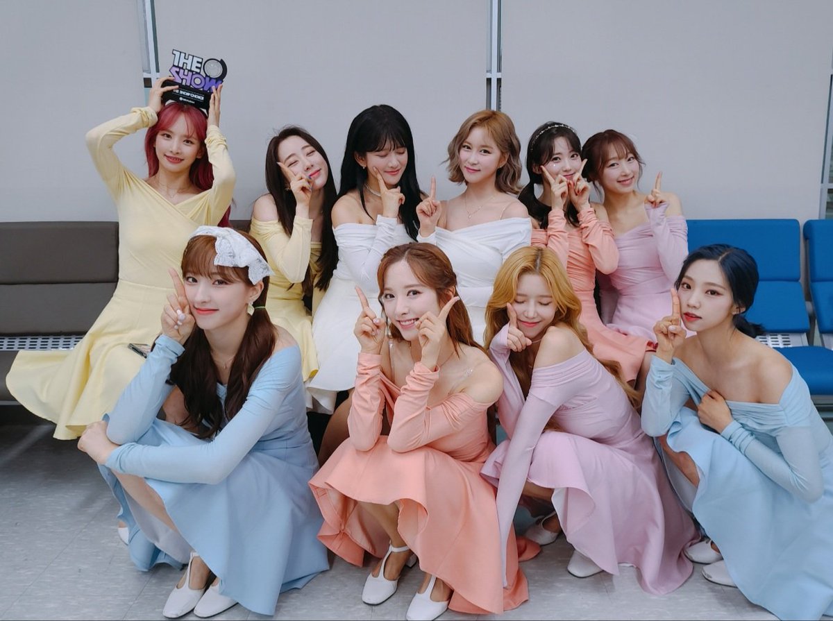 WJSN_Cosmic's tweet photo. [#WJSN]
#우정 들이 만들어 준 소중한 #BUTTERFLY 첫 #1위🏆💛 값진 선물을 만들어 준 우리 우정들 덕분에 #우주소녀 는 언제나 행복합니다😭😭
우정들❣앞으로도 우리 함께 더 오래 오래 날아올라요🧚‍♀️
#우정아우정해 💖 https://t.co/L8YnauVGWm