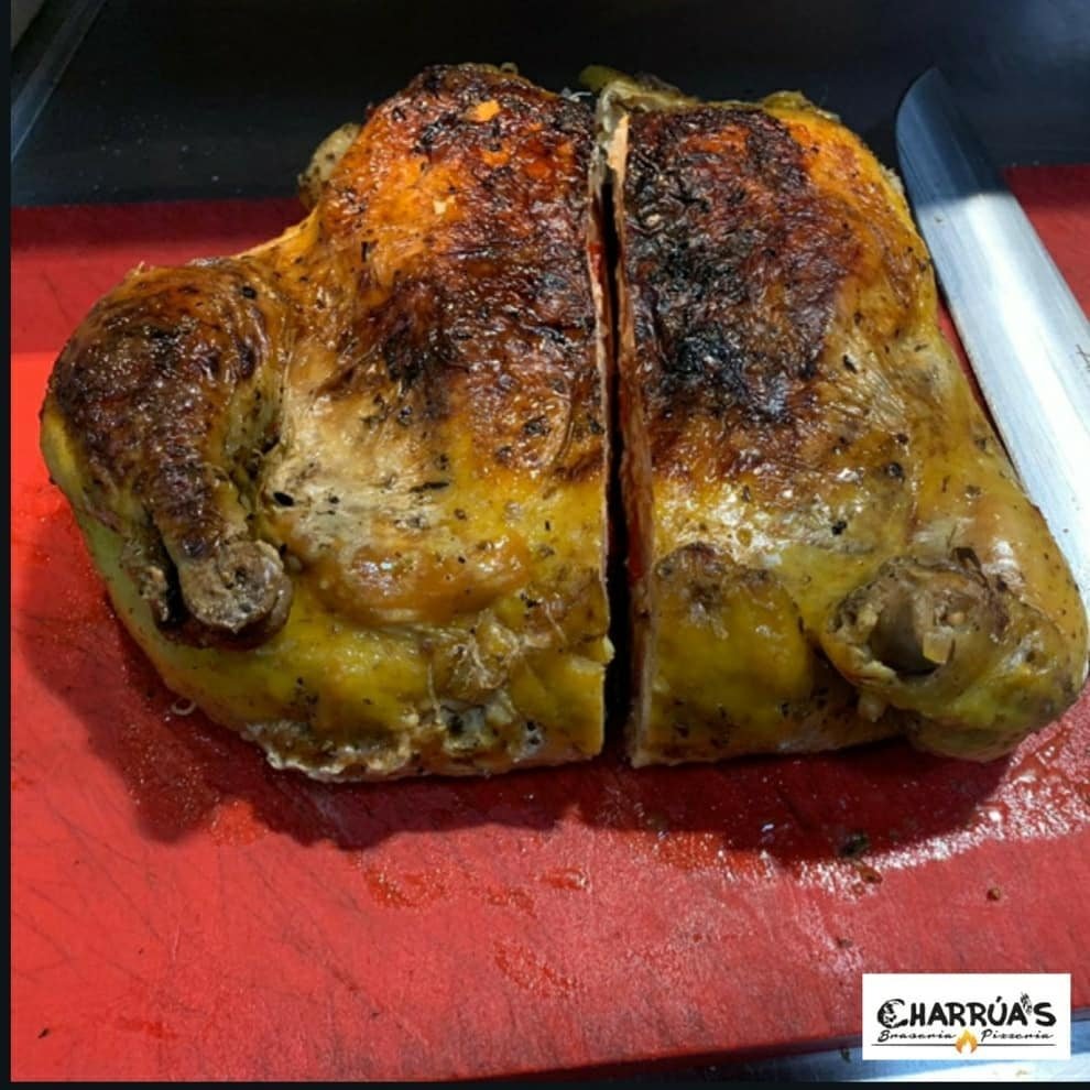 CharruasDespi's tweet photo. Hoy para nuestro menú diario, tendremos esta delicia: 🐓Pollo de corral relleno con jamón, queso, tomate, bacon y pimiento.
¿Vas a perderte este manjar?
👉Menú de Lunes a Viernes al mediodía por 12.-€
👉Reservas: 93 477 17 28
#charruas #sjdespi #braseria #santjoandespi #food https://t.co/eChDfYPZxN