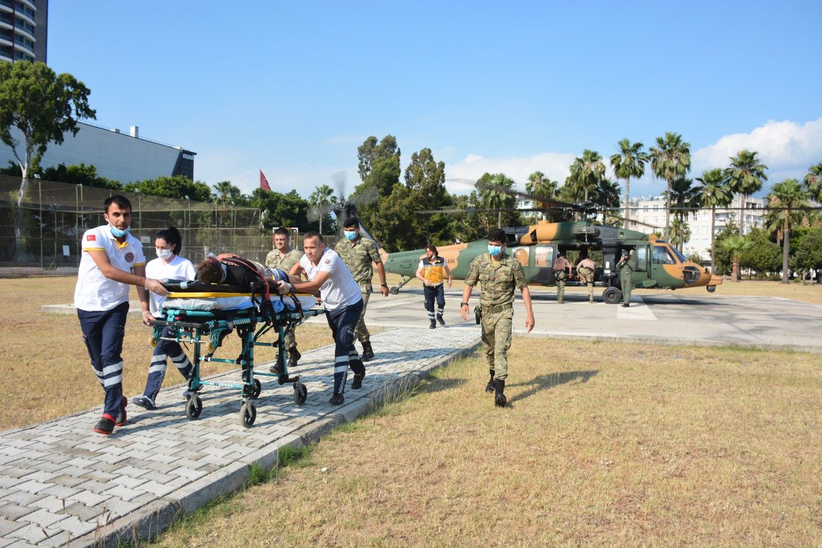 Türk Silahlı Kuvvetleri her zaman ve her yerde asil milletimizin emrinde. İskenderun’da kayalıklardan düşen vatandaşımızın, Kara Kuvvetlerimize ait bir helikopter ile kurtarılarak hastaneye ulaştırılması sağlandı.
#MSB #TSK