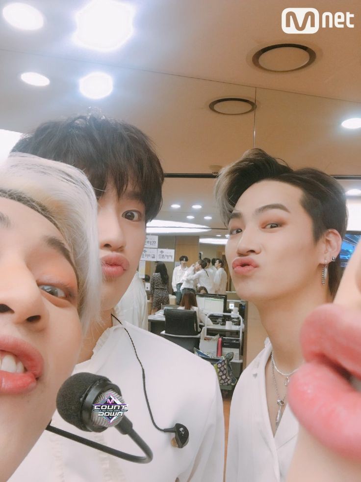drunkbeom's tweet photo. why are they like this ?? omg 😂😂💚 https://t.co/NqTjrC8orI