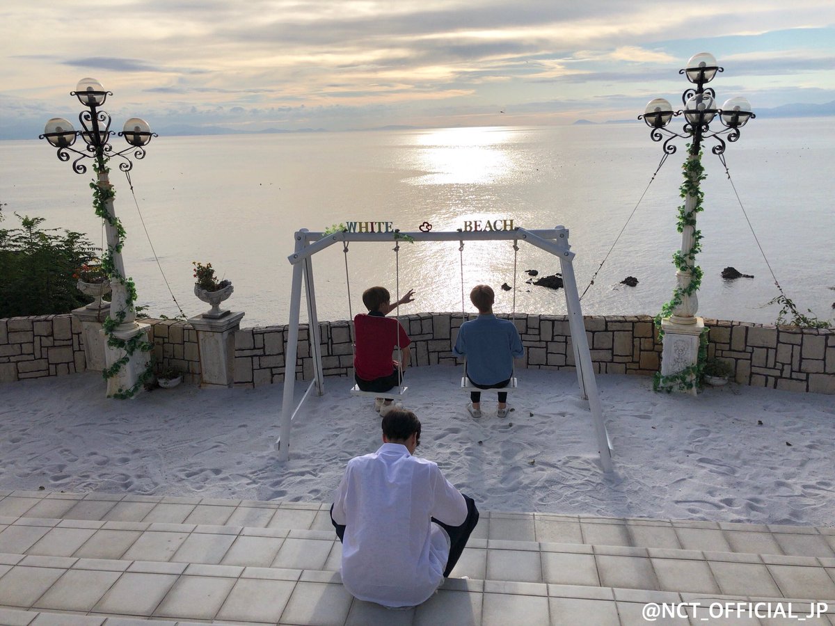 อบอุ่นตรงพี่จอห์นนั่งถ่ายรูปเด็กๆอยู่ด้านหลัง บรรยากาศดีมาก ㅠㅠ