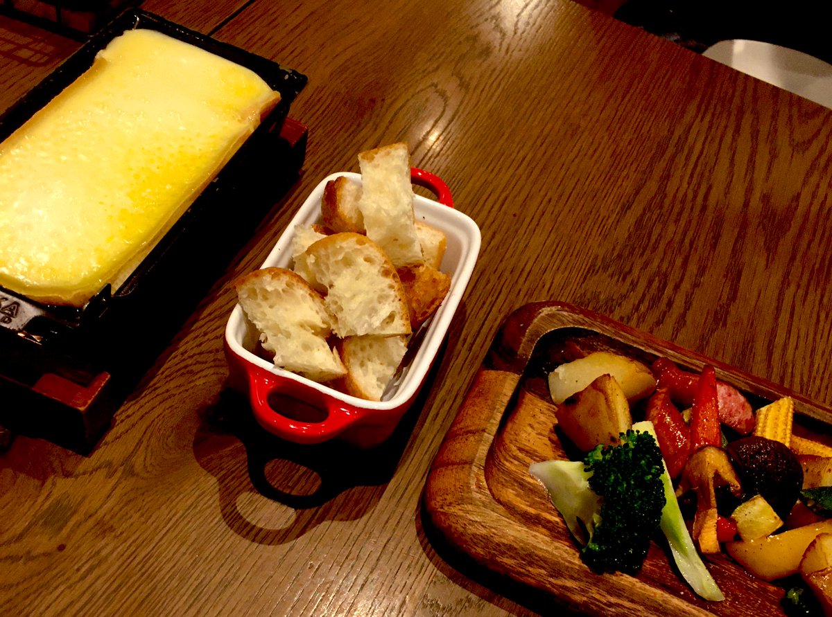 黒崎紫乃 職業 かみさま おしゃれなご飯屋さんに 連れてってもらった サイコー チーズフォンデュも肉も 全部美味しかった サイコーサイコー