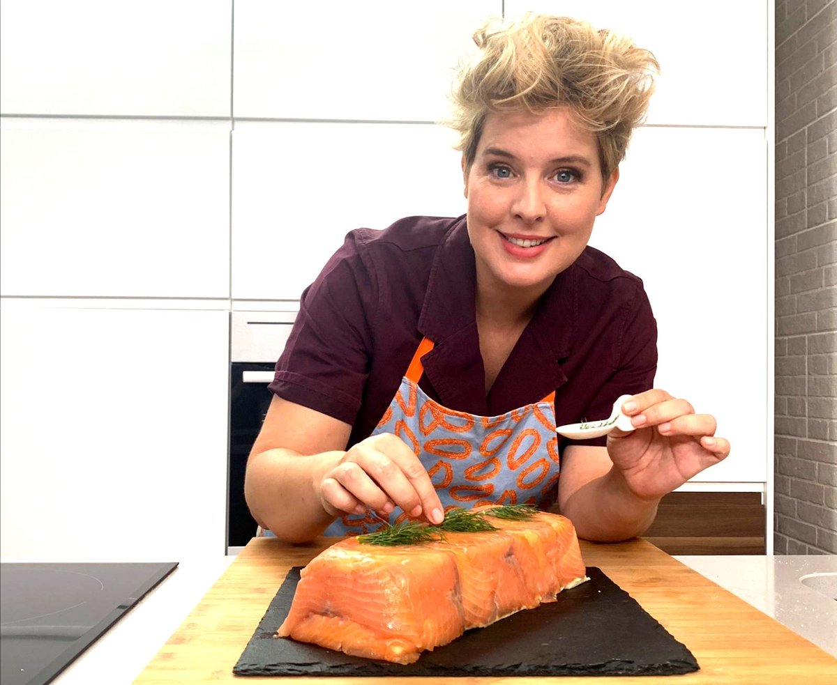 Are you as hungry as we are? 🍴Learn how to prepare this potato salad flan with salmon. It's delicious and a very healthy recipe. 
Now on @boinges!
#encasaconrealmom #craft #learning #LearnEnglish