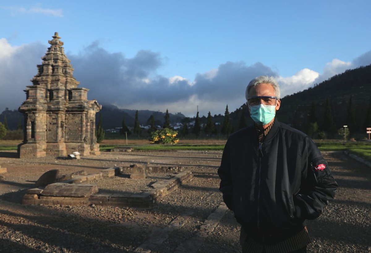 Candi Arjuna, Dieng. Satu dari sekian tempat eksotis di Jateng. Masih setia menunggumu untuk melepas rindu di kawasan negeri atas awan. Sabar ya, biar ditata dulu agar siap menyambut wisatawan.