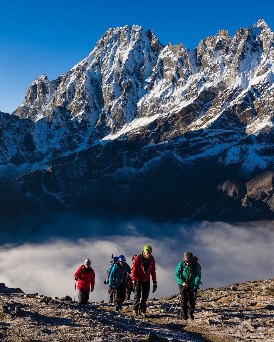 Today's throwback is back to our autumn 2019 issue, when @robertvansluis attempted Nepal's most spectacular trek - three passes in and three peaks over three weeks.

Read the full article free in our autumn 2019 issue 
👉 oe-mag.co.uk/back-issues 

📷@robertvansluis