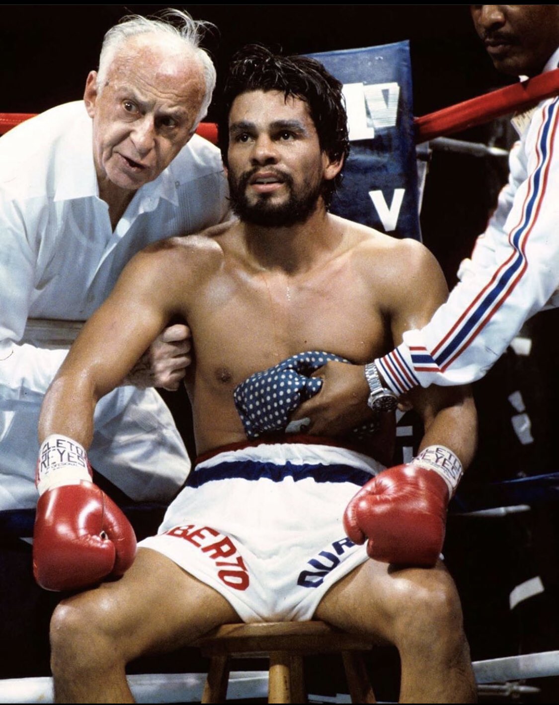 Happy Birthday to a legend .
Manos de piedra 
Roberto Duran 