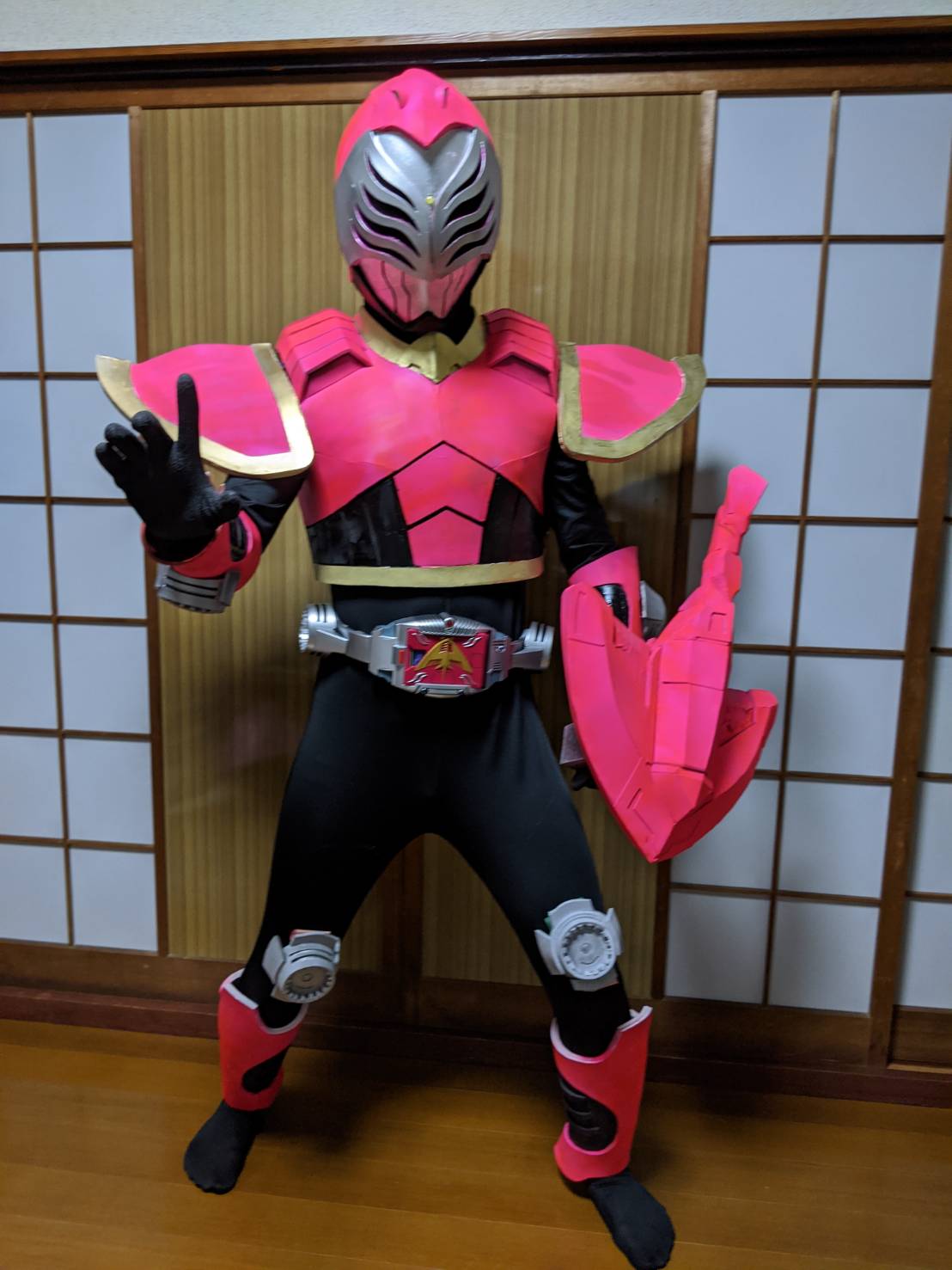 即納　仮面ライダー龍騎 コスプレ用コスチューム　塗装完成品 Amazon.co.jp: 仮面ライダー龍騎 ボディースーツ ディースーツ