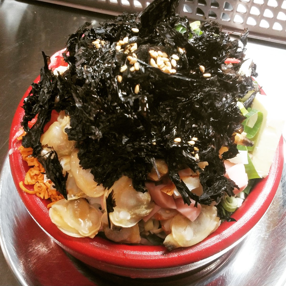 じゃっちゃが もんじゃ焼き お好み焼き 鉄板焼き A Twitteren あさりと岩海苔のあっさりもんじゃ だじゃれ 塩味のあっさりな味付け ベビースター桜エビ切りイカ 九条ねぎいっぱいに あさりゴロゴロ バターでコク どっさり岩海苔のせたら あら 具材が見えなくなり