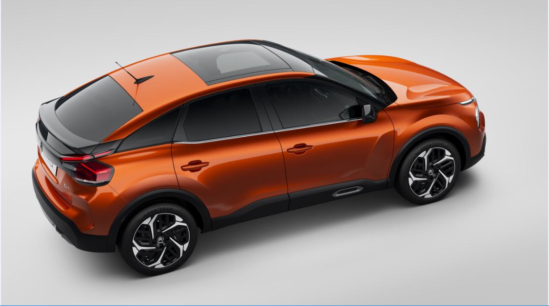 CitroenUKPR's tweet photo. First official pictures of Citroën’s new-generation C-segment hatchback: New ë-C4 - 100% ëlectric and New C4. Full details on Tuesday 30 June. Click here for more information: https://t.co/gcfnhp0vkF: https://t.co/RZBhouPeDE