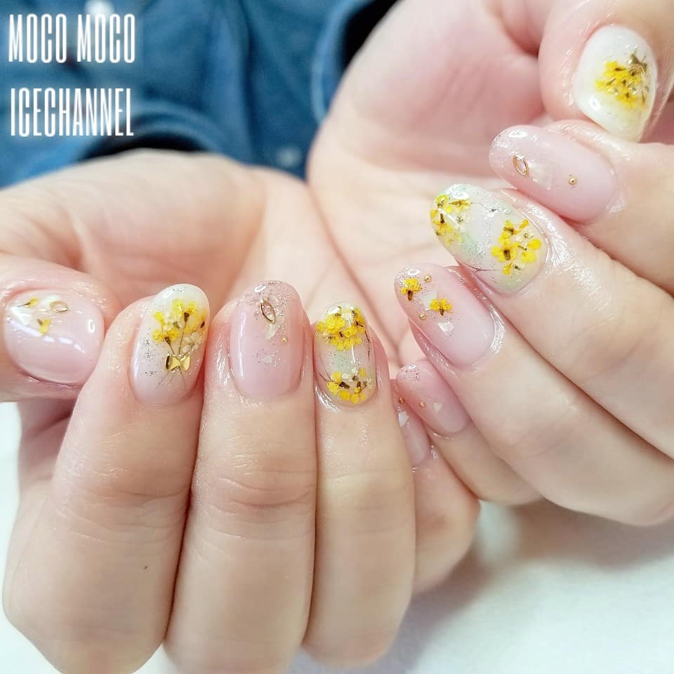 Ice Nailist あいすちゃん No Twitter ミモザ風の押し花ネイル T Co Pnz8fjastf ネイル Nail ジェルネイル フラワーネイル 押し花ネイル ミモザ風ネイル ミモザネイル 花束ネイル シェルネイル Iceネイル