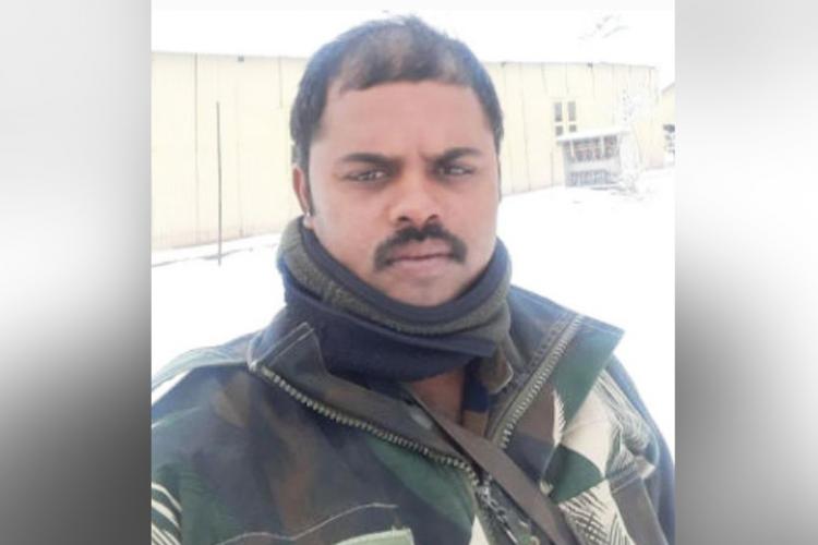 ThamimunansariM's tweet photo. நமது நாட்டின் எல்லையைக் காக்கும் போரில் #உயிர்_தியாகம் செய்த #ராணுவ_வீரர்_பழனி அவர்களின் தியாகத்தைப் போற்றுவோம்.
அவரை இழந்து வாடும் குடும்பத்தினரின் துயரத்தில் #மனிதநேய_ஜனநாயக_கட்சி #மஜக பங்கேற்கிறது.
#RIPPalani
#MJKParty https://t.co/rfzNbpyn9c
