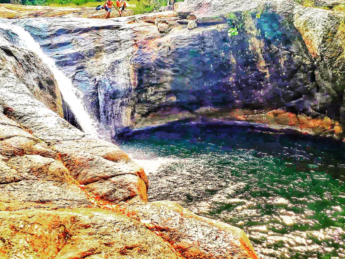 VChamedi's tweet photo. Always take the scenic route.💚❤️❤️💚❤️💚❤️💚#Travel #travelphotography #travelblogger https://t.co/xiZdw4f28n
