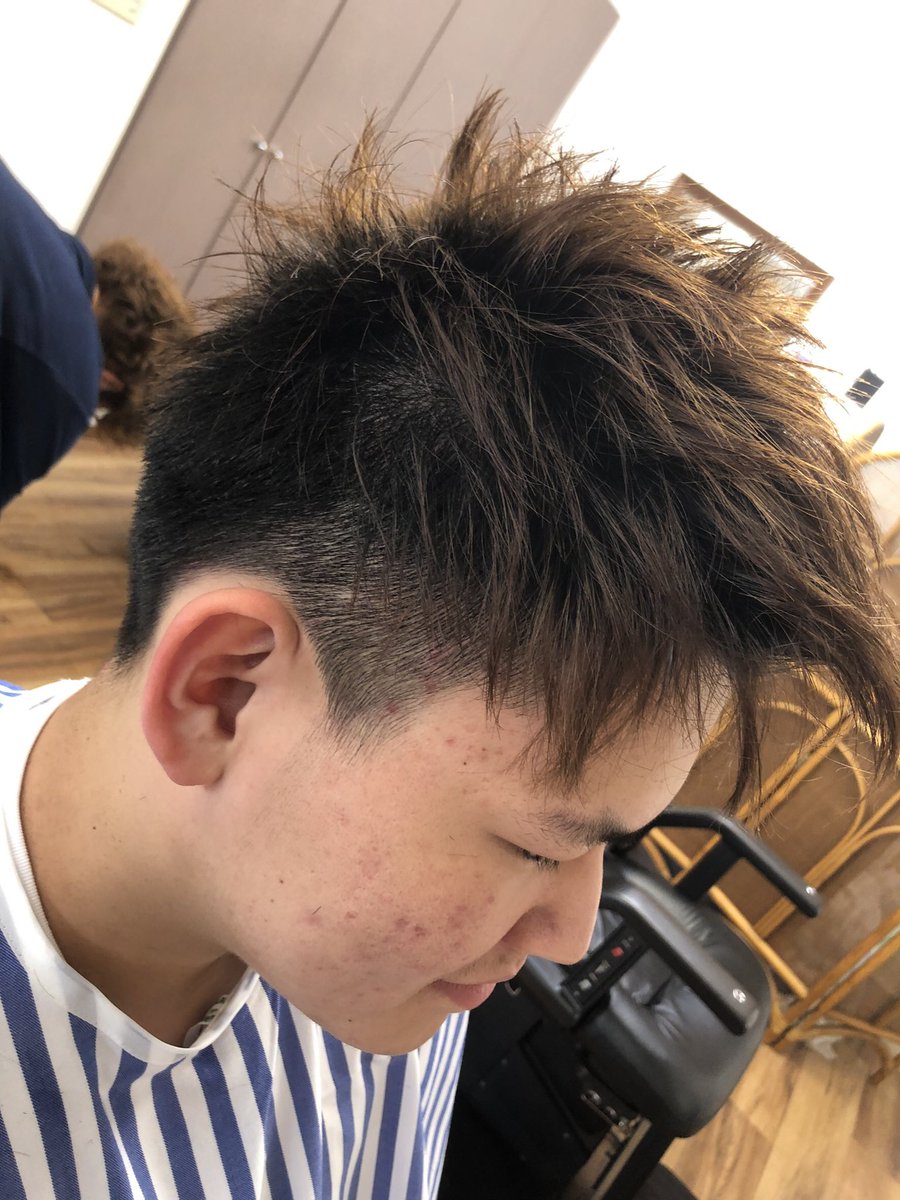 YScut_'s tweet photo. トップを多めに残す事でワックスやジェルでの仕上げがしやすく、ヘアスタイルの幅が広がります☺️👍🏽
.
.
.
#YScut #理髪店 #美容室 #バーバー #barber #八王子 #バーバースタイル #ベリーショート #メンズカット #モデルカット #ツーブロック #ツーブロック男子 https://t.co/0MCKSmtE78
