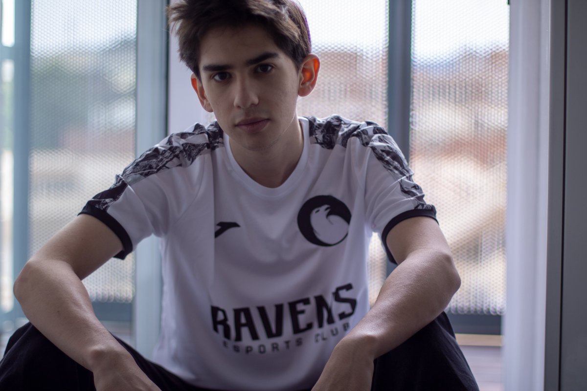 mbySyntax's tweet image. This shirt is fire 🔥 Really proud of being part in such an amazing club @Ravens_EC #CrowingTogether