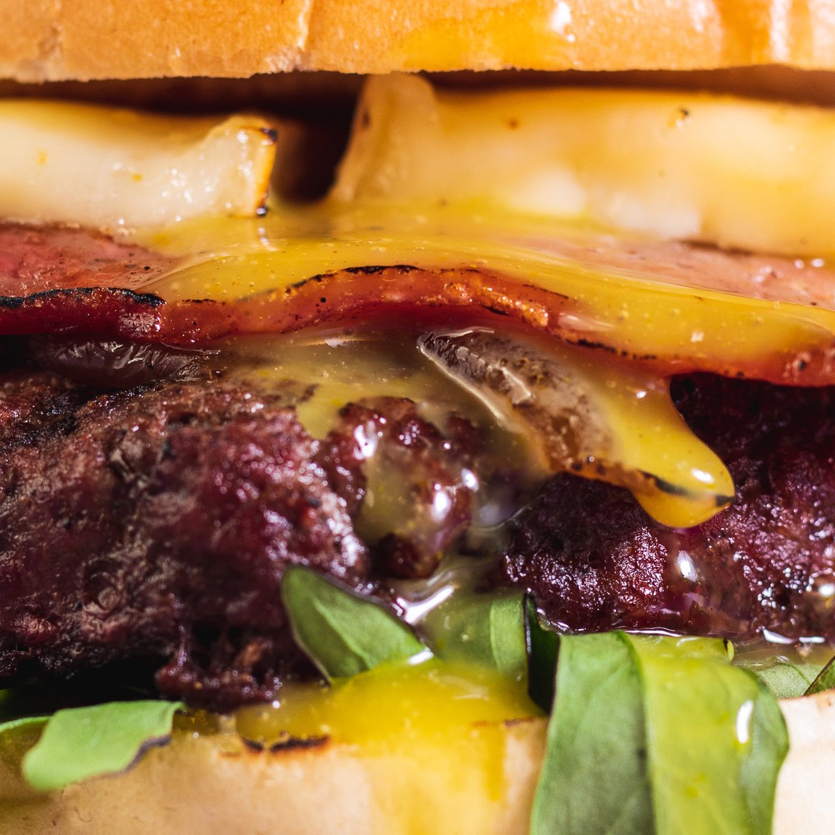 Se puede decir más alto pero no más gráfico que esto... 🤤🤤🤤🤤🍔🍔🍔🍔.
.
.

#burger #burgerlover #anauco #anaucogourmet #anaucolovers #anaucoporn #soymuytop #estoyrellenodeamor #tanbuenaporfueracomopordentro #elcariñosenota