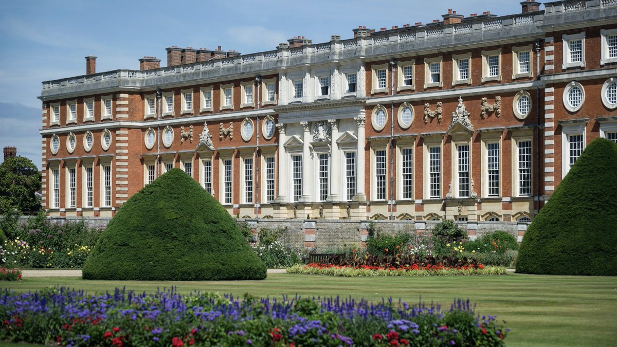HRP_palaces's tweet image. We’ve got to be honest — we need your help. 
 
As a self-funded charity we're privileged to look after 6 remarkable buildings. Usually visitor income funds our work, but the lockdown has left us with a £95 million shortfall this year (an 85% reduction in our usual income). (1/4)