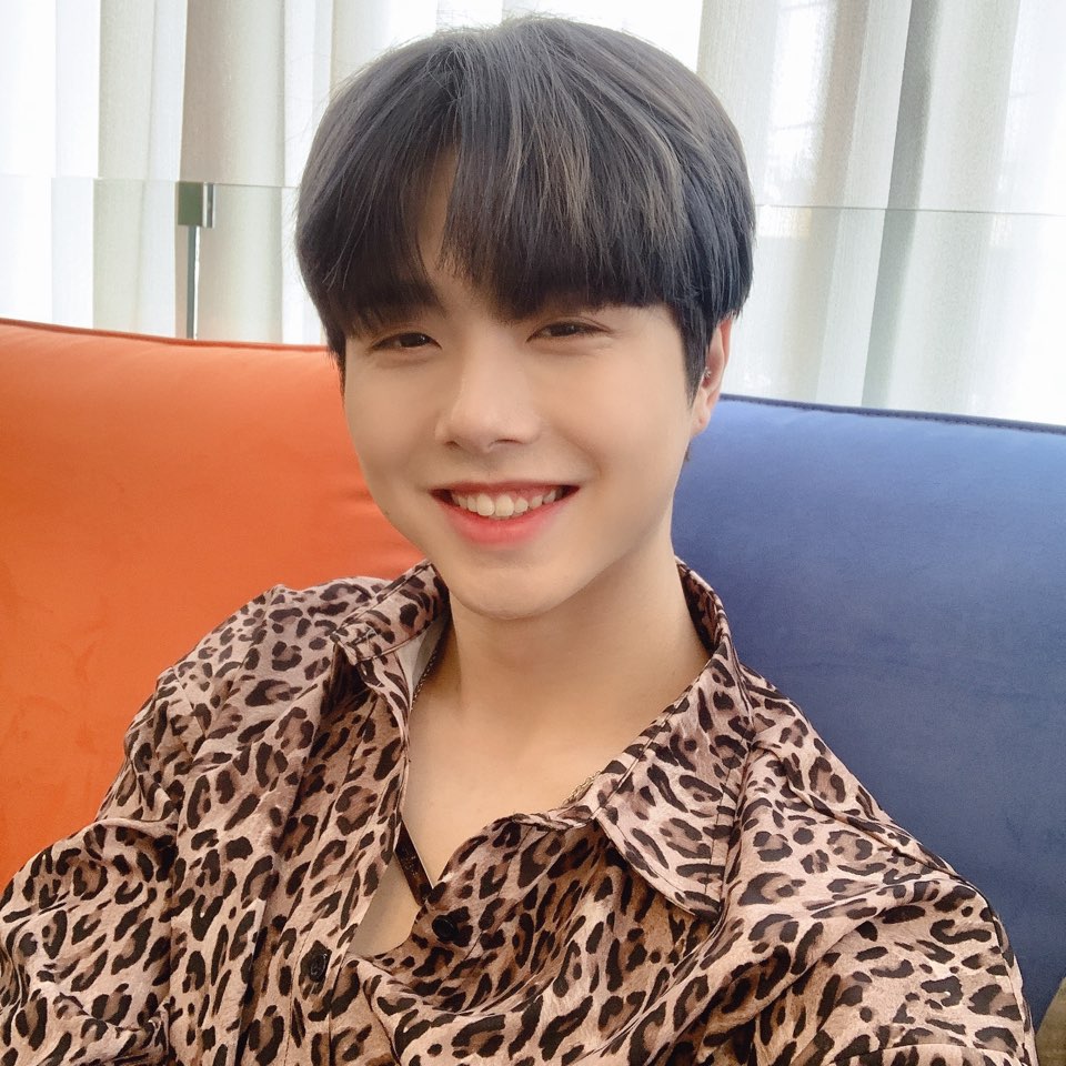 Noir__official's tweet photo. 800일동안 함께 해줘서 고마운 루미들!
아프지 말고 좋은일들만 가득한 앞으로의 길을 함께 걸어가자구요~
#느와르 #NOIR #민혁 #데뷔800일 #함께해줘서 #고마워 #앞으로도 #꽃길만 #걷자♥♥ #사랑해루미에르 https://t.co/jIV9XH1l4t