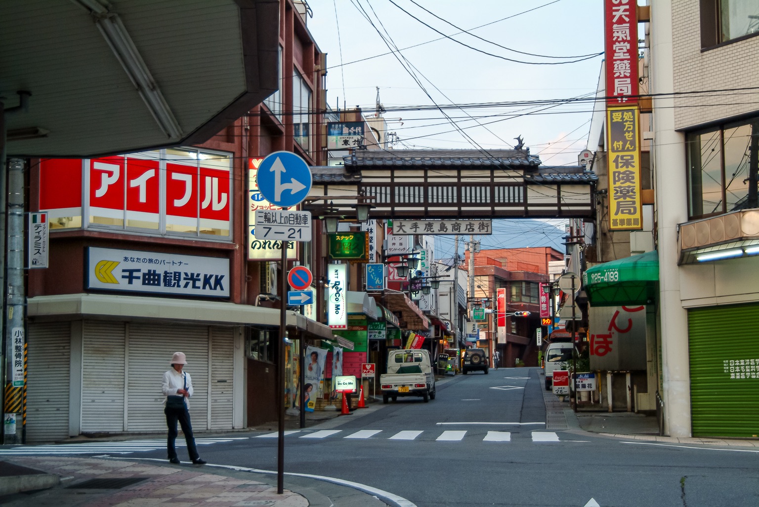 三日画師 小諸駅と小諸駅前の大手鹿島商店街 大手鹿島商店街は 鹿島通り 中映通り 富士見通り 大手通り 旧大手通り 大手横丁 馬場裏通り 相生町などで構成されている 04年9月19日撮影 T Co Sukf8nevka Twitter