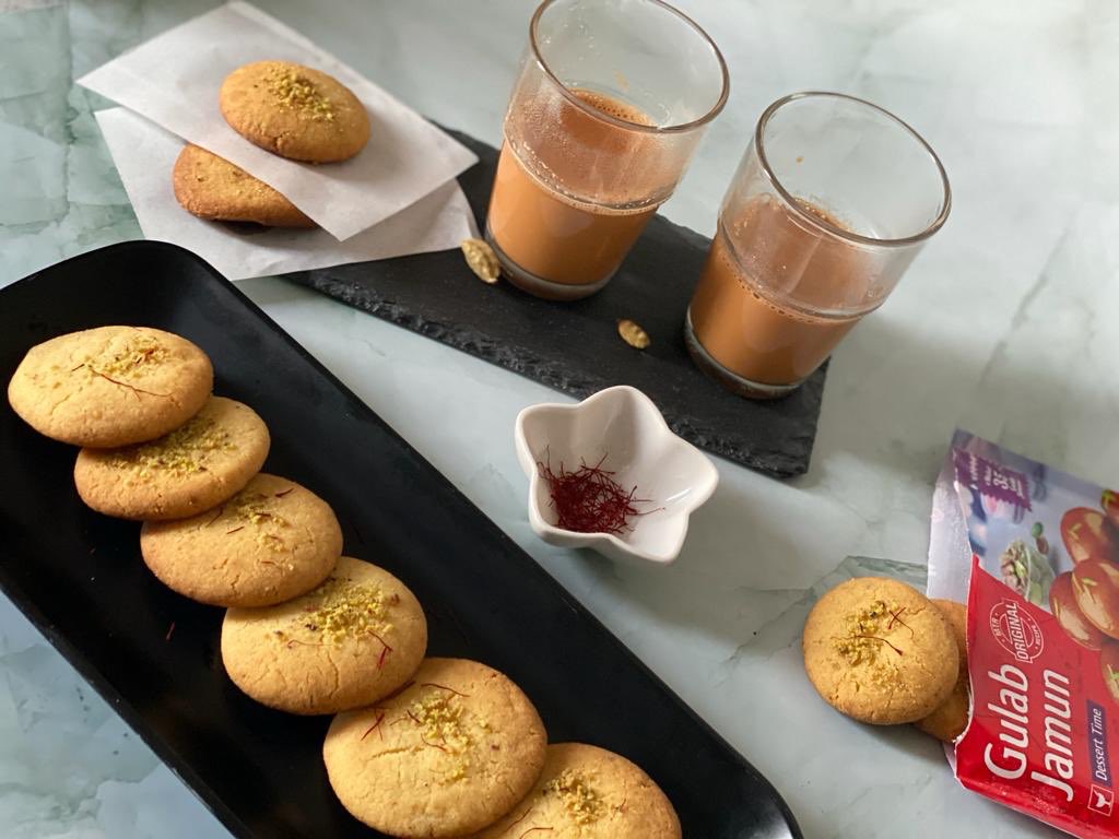 SaraCooksForYou's tweet photo. Gulab Jamun Cookies made from a packet of Instant Gulab jamun mix . They were so easy to make and tasted really good 😋❤️

RECIPE LINK : 
https://t.co/0WTbu9MtUY

#cookies #gulabjamunmix #saracooksforyou #gulabjamuncookie #easycookie https://t.co/AF6nZlUXyV