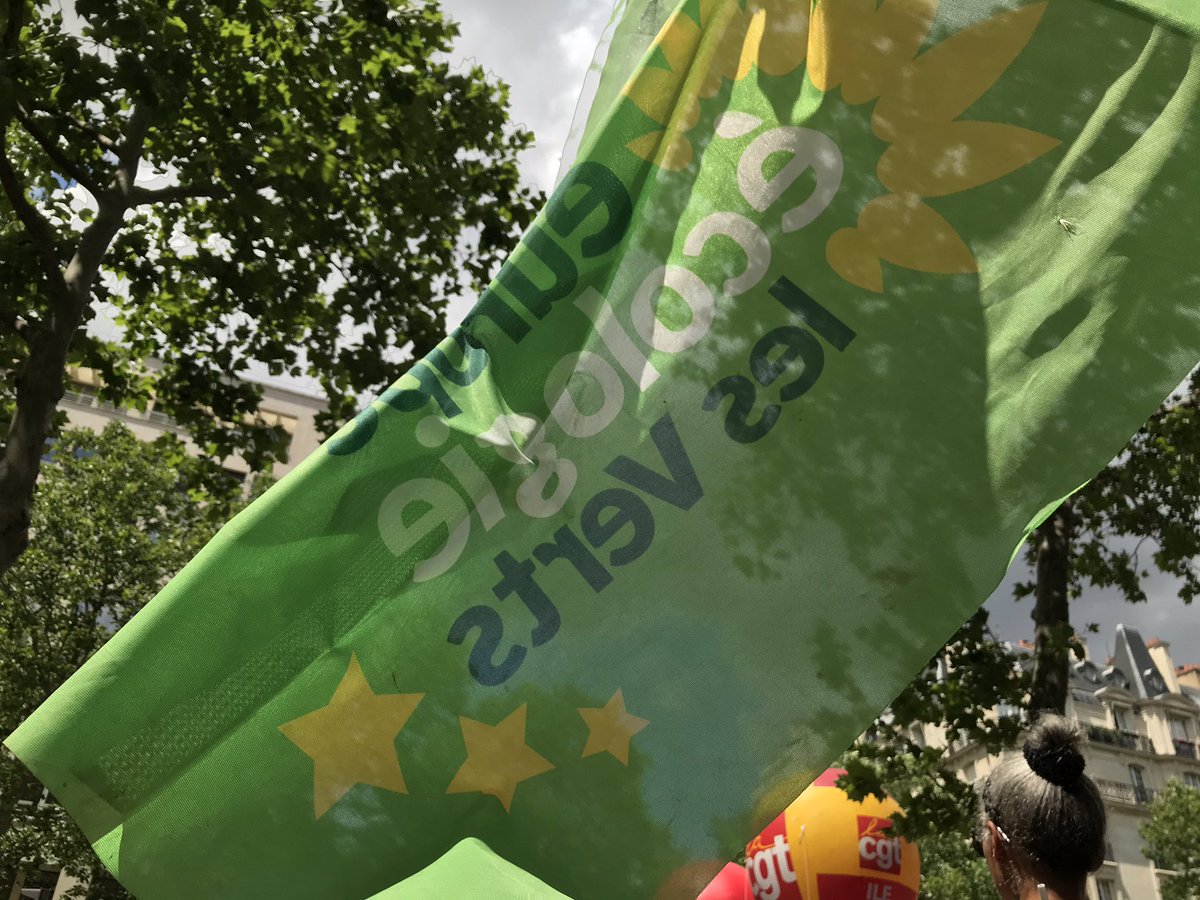 EELVParisCentre's tweet photo. Soutien aux #soignantes et #soignants. Sauvons l’ #HopitalPublic public #revalorisationdessalaires #plusdepostes https://t.co/ObMIsJ4V0C