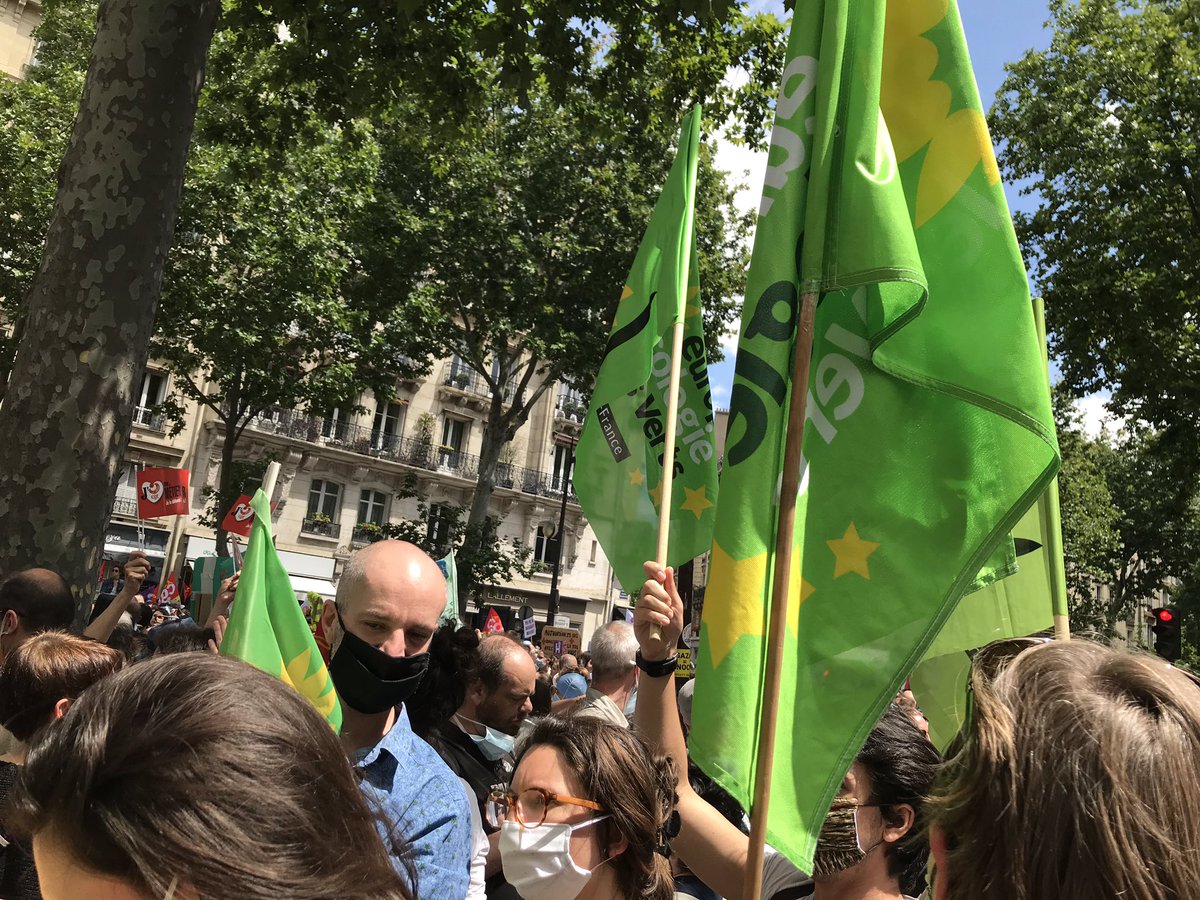 EELVParisCentre's tweet photo. Soutien aux #soignantes et #soignants. Sauvons l’ #HopitalPublic public #revalorisationdessalaires #plusdepostes https://t.co/ObMIsJ4V0C