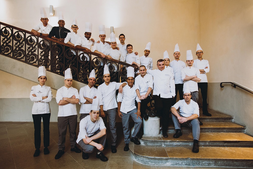 CharroisM's tweet photo. C’est officiel, nous sommes de retour !
Après 3 mois de fermeture, nous sommes prêts à vous accueillir au restaurant Epona et au bar Le Dôme.
Quelle immense joie !

#intercontinentallife #iclyonhoteldieu #grandhoteldieu #onlylyon #Lyon https://t.co/xCNnZOUVUJ