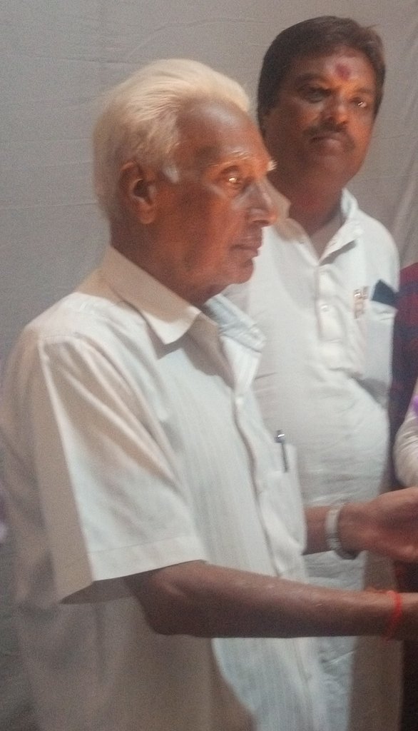 PRAMODK16075748's tweet photo. गोमिया दुर्गा पूजा कमिटी के अध्यक्ष , आदर्श विद्यालय के ऊपाध्यक्ष,साहू समाज - गोमिया के अध्यक्ष ,मृदुभाषी ,अनुशासनप्रिय वरिष्ठ समाजसेवी माननीय श्र�� जयनारायण प्रसाद जी के आकस्मिक निधन से मन अशांत है ।
ईश्वर ईन्हें अपने श्री चरणों में स्थान दे ।
विनम्र श्रद्धांजलि !

🙏🏻💐🙏🏻💐🙏🏻💐🙏🏻 https://t.co/ZP9YxsIdFs