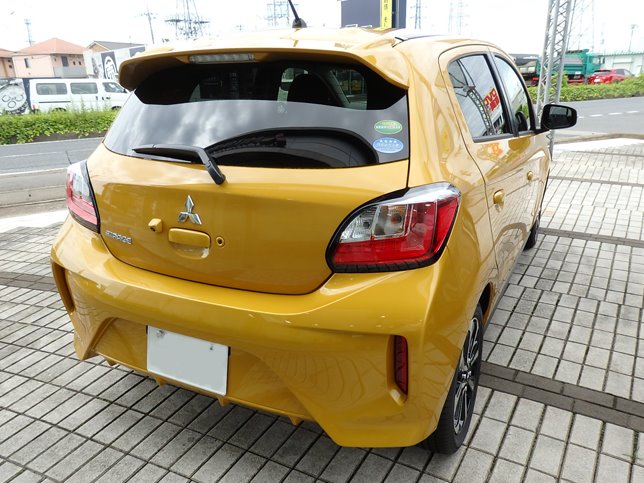 くすの とひろ 彫刻 絵本作家 On Twitter 実家の Ekアクティブの半年点検で 久しぶりに 三菱ディーラーに 行きました わたし 完全にノーチェックでしたが ミラージュ マイナーチェンジで 顔が変わってますね あと 途中の中古車屋さんに なんだか