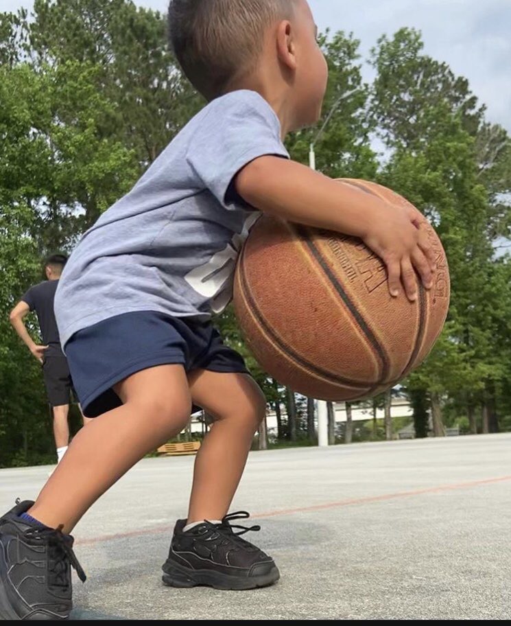 StayChumpin's tweet photo. Son son got a mean crossover 💪🏽💙 just turned two 🐐👑 https://t.co/LIJ9XlZtnL