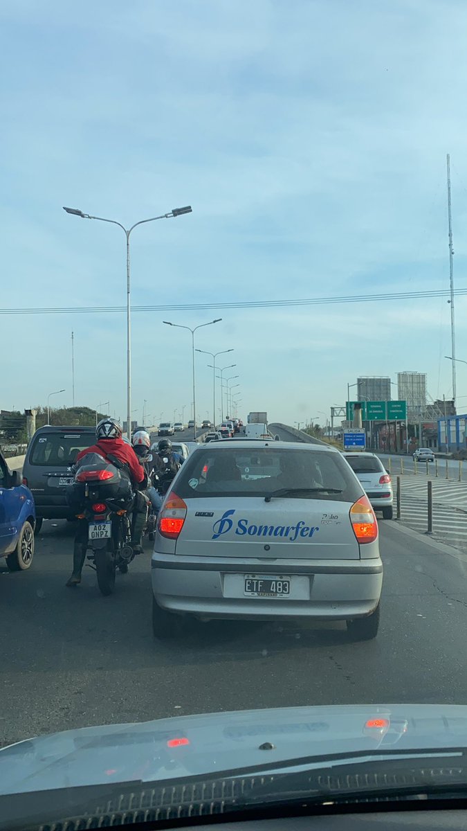 nubilis's tweet photo. Una hora después y sigo acá #puentelanoria sentido caba @jotaleonetti @solotransito https://t.co/VqKLMvcpf1