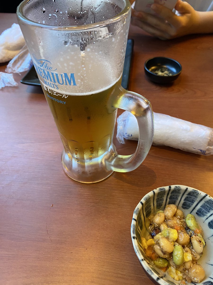 tomfx106's tweet photo. 久々の居酒屋。娘を付き合わせてます。 https://t.co/XQjK5OVboZ