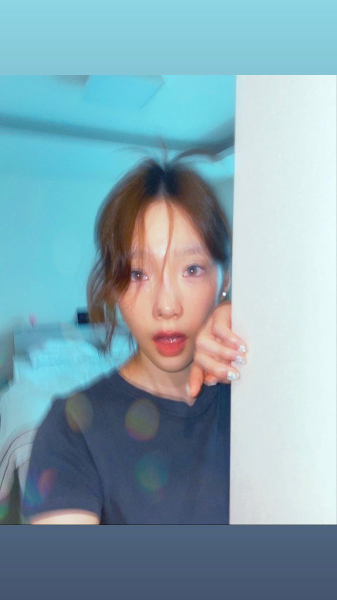taeyeonsone18's tweet photo. Ada yg nyadar ga sih? Sebenernya taeyeon matanya sembab? Plis firasat ku ga enak, matanya kaya habis nangis 😭😭😭 https://t.co/EM1pK5k4CZ