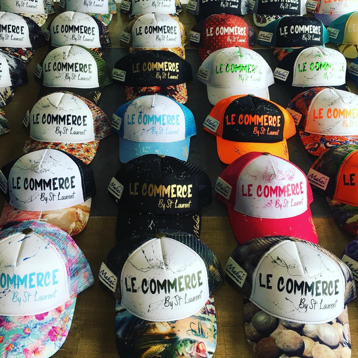 MakaiDesign's tweet photo. Merci au frérot Eddy pour sa 8ème collection collector!!! Un grand MERCI 🙏 et n’hésitez pas  à passer au fief à Saint Laurent d’Aigouzr... #casquette #madeinfrance🇫🇷 #lecommerce #saintlaurentdaigouze #camargue https://t.co/dsYrEkx58D