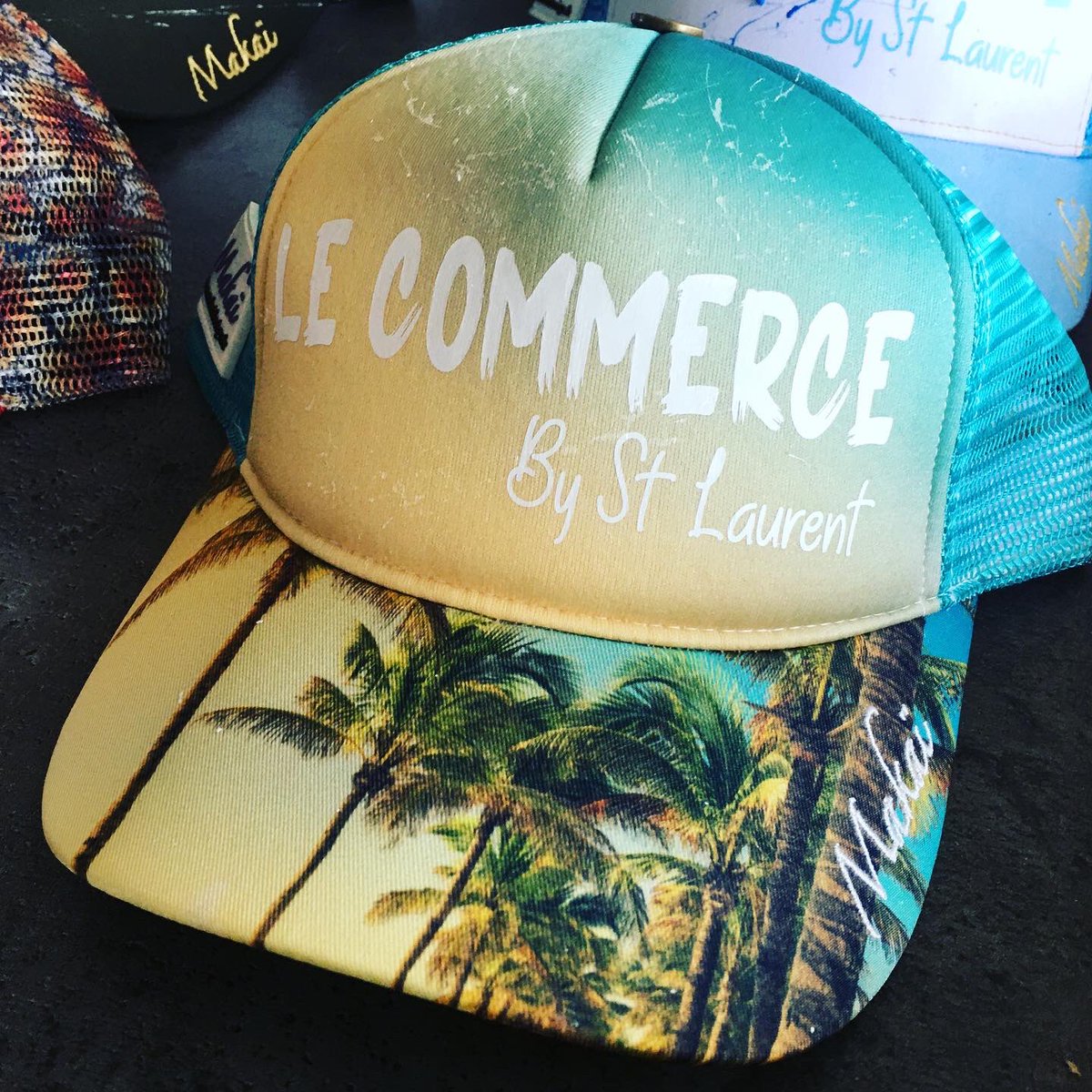 MakaiDesign's tweet photo. Merci au frérot Eddy pour sa 8ème collection collector!!! Un grand MERCI 🙏 et n’hésitez pas  à passer au fief à Saint Laurent d’Aigouzr... #casquette #madeinfrance🇫🇷 #lecommerce #saintlaurentdaigouze #camargue https://t.co/dsYrEkx58D