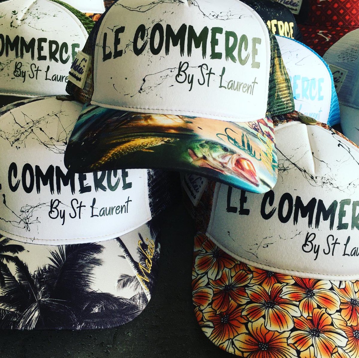MakaiDesign's tweet photo. Merci au frérot Eddy pour sa 8ème collection collector!!! Un grand MERCI 🙏 et n’hésitez pas  à passer au fief à Saint Laurent d’Aigouzr... #casquette #madeinfrance🇫🇷 #lecommerce #saintlaurentdaigouze #camargue https://t.co/dsYrEkx58D