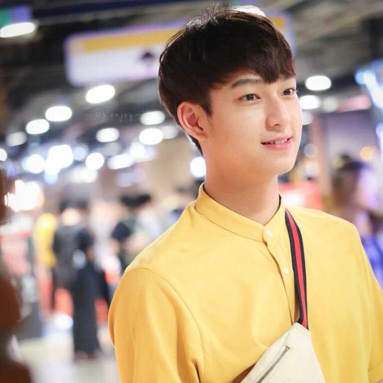 Adulkittiporn Family in YELLOW—   #offjumpol  #gunatthaphan  #winmetawin  #chimonwachirawit