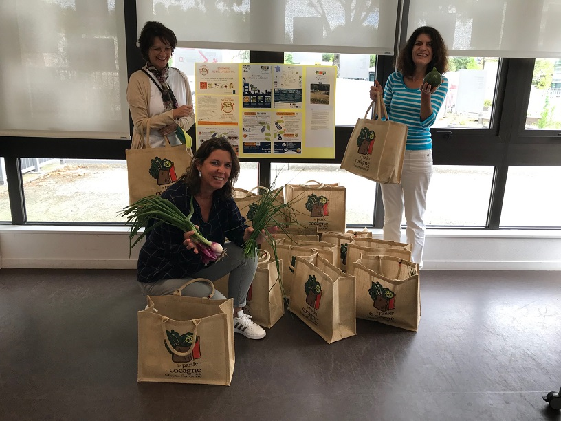 cafhautegaronne's tweet photo. [#PaniersSolidaires] Cette semaine, @cafhautegaronne organise une remise de paniers alimentaires dans les centres sociaux #Caf/Mairie des quartiers Reynerie, Empalot et Izards à #Toulouse. Une 1ère en #HauteGaronne pour répondre aux besoins des 70 familles les plus modestes. https://t.co/7SGCFMKjyt