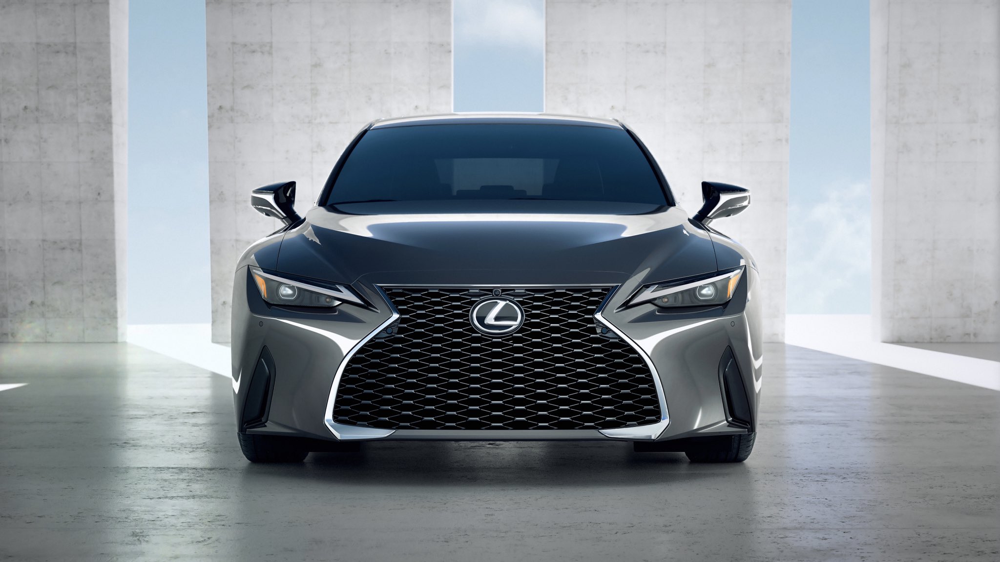 いわっき レクサス 新型is 超カッコいいな 真正面からみたらまるでlcかのようなワイド感 あとフードラインに繋がるミラーのデザインも重要なんだなぁと そしてリアのこの感じヤバいよね 内装はスイッチ類などは従来世代ながら さすがに電動