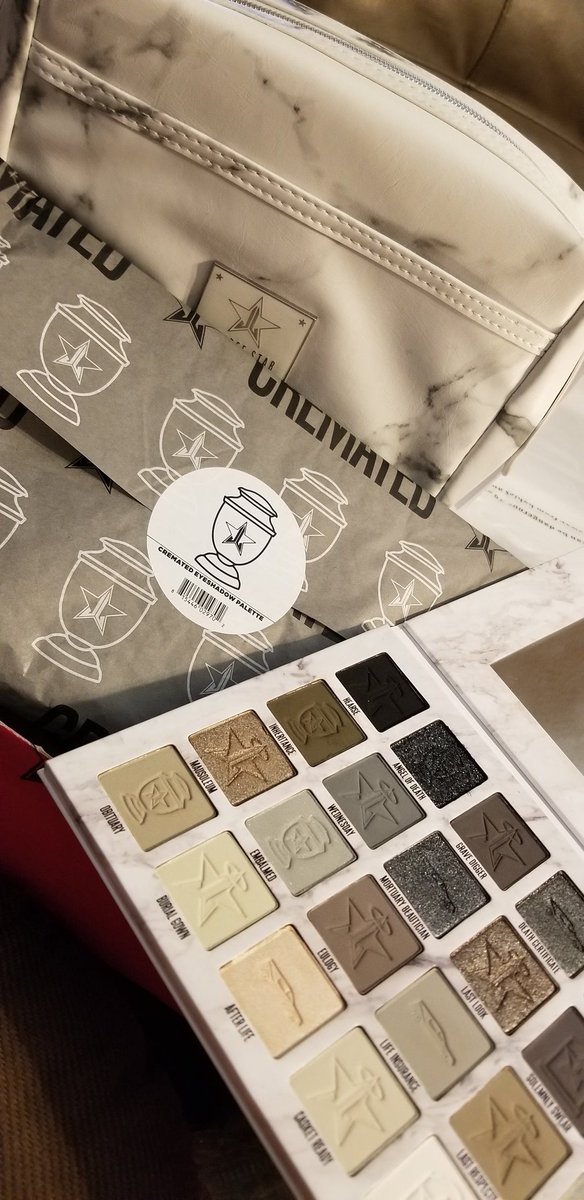 ShearinKimberly's tweet photo. @JeffreeStar One for Now..One for Later
Living my #smokeyeye fantasy 😲❤
#crematedpalette #jeffreestarcosmetics #jeffreestar https://t.co/jji7J7rwxm