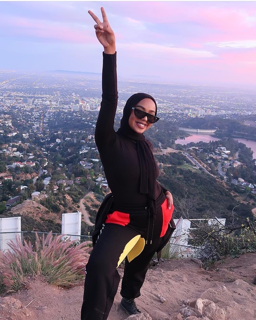 GirlieTravel's tweet photo. Hey Girlie we see you! #hollywood #california #cali #hiking #peacesign #sunset #heygirlietravel #heygirlie #travelaccessories #travelproducts #travelnecessities #womenstravelaccessories #facemask #travelpouch #cosmeticbag #toiletrybag #luggagetag #passportwallet #geleyemask https://t.co/g90SmTexOc